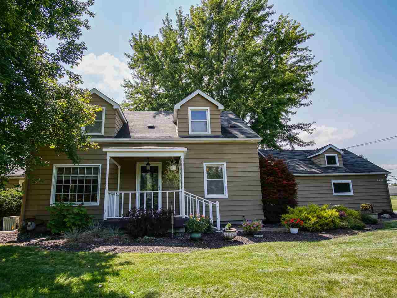 8527 Auburn Road Fort Wayne, IN 46825 - Photo 1 of 36