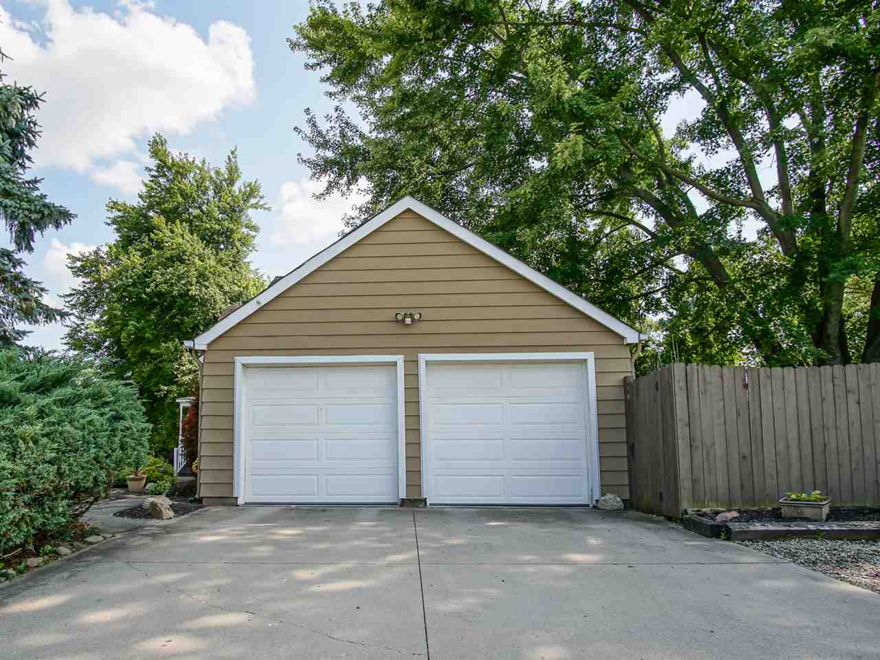 8527 Auburn Road Fort Wayne, IN 46825 - Photo 31 of 36