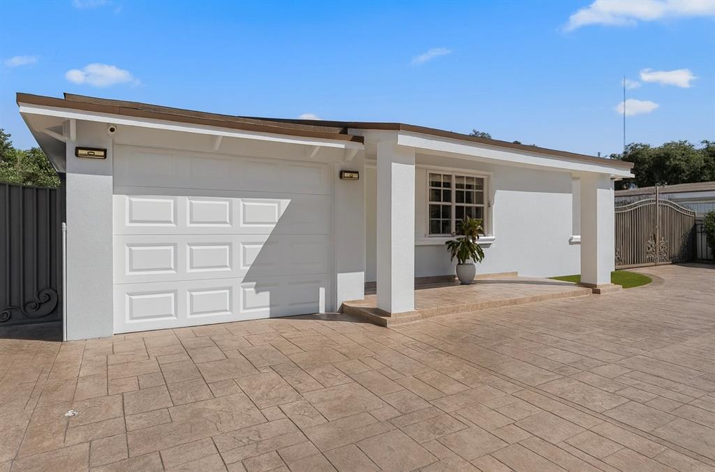 a view of empty room with garage