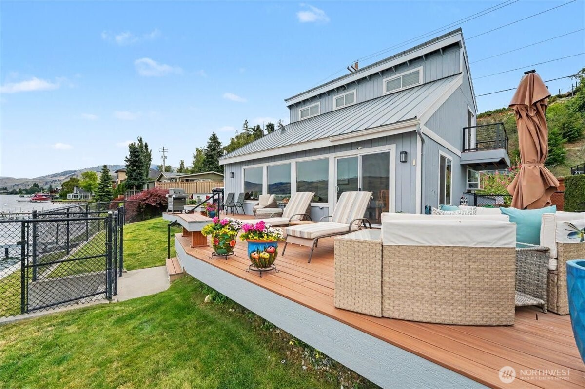 1386 South Lakeshore Road Chelan, WA 98816 - Photo 2 of 40