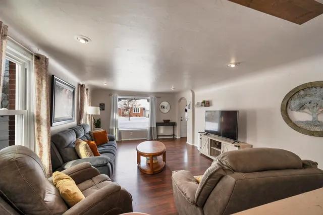 $249,900 | 1433 11th Avenue, Green Bay, WI 54304