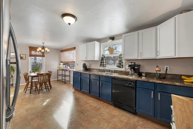 $249,900 | 1433 11th Avenue, Green Bay, WI 54304