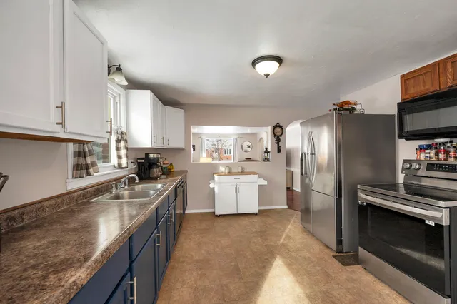 $249,900 | 1433 11th Avenue, Green Bay, WI 54304