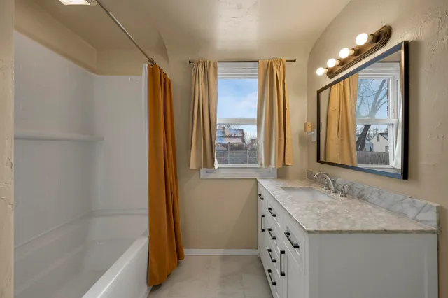 $249,900 | 1433 11th Avenue, Green Bay, WI 54304