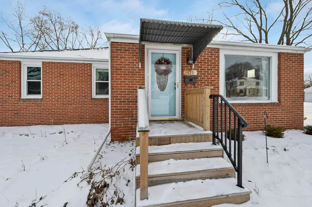 $249,900 | 1433 11th Avenue, Green Bay, WI 54304