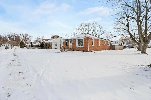 $249,900 | 1433 11th Avenue, Green Bay, WI 54304