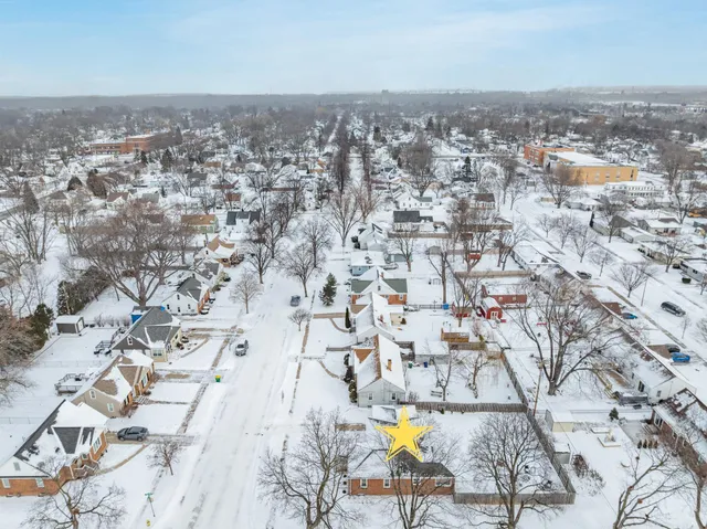 $249,900 | 1433 11th Avenue, Green Bay, WI 54304