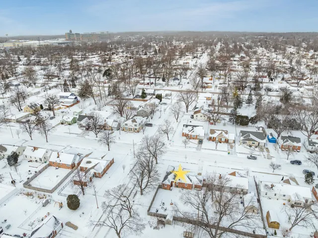 $249,900 | 1433 11th Avenue, Green Bay, WI 54304