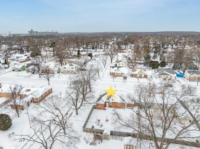 $249,900 | 1433 11th Avenue, Green Bay, WI 54304