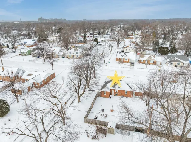 $249,900 | 1433 11th Avenue, Green Bay, WI 54304