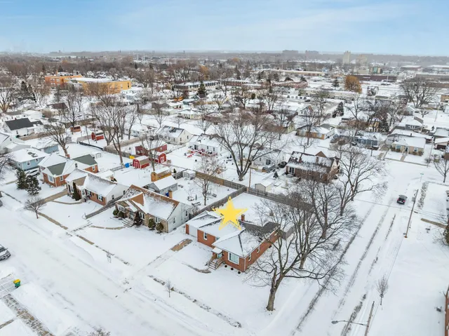 $249,900 | 1433 11th Avenue, Green Bay, WI 54304