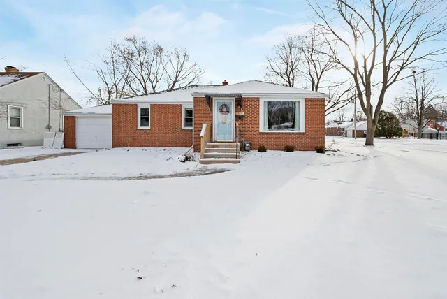 $249,900 | 1433 11th Avenue, Green Bay, WI 54304