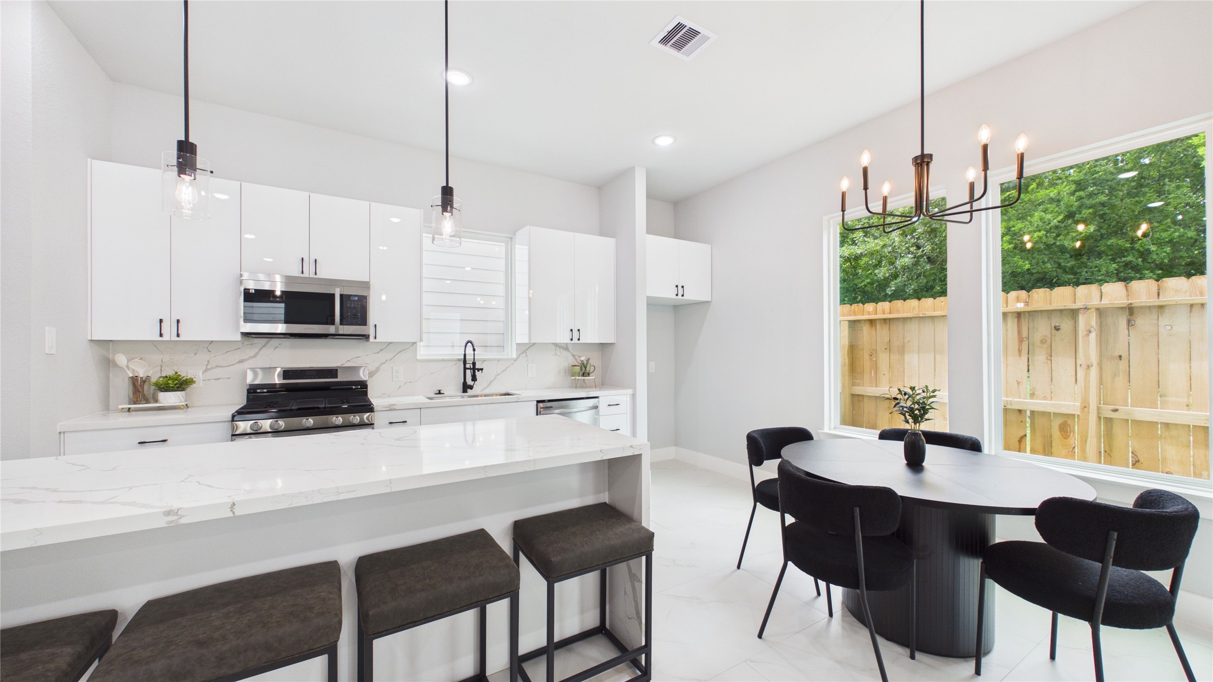 3748 Corder Street Houston, TX 77021 - Photo 8 of 31 Spacious kitchen perfect for entertaining