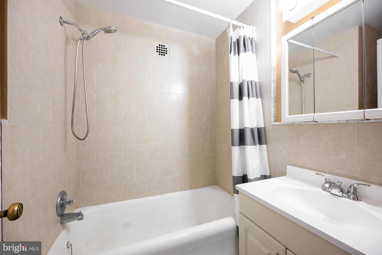 1324 Locust Street, Unit 309 Philadelphia, PA 19107 - Photo 14 of 38