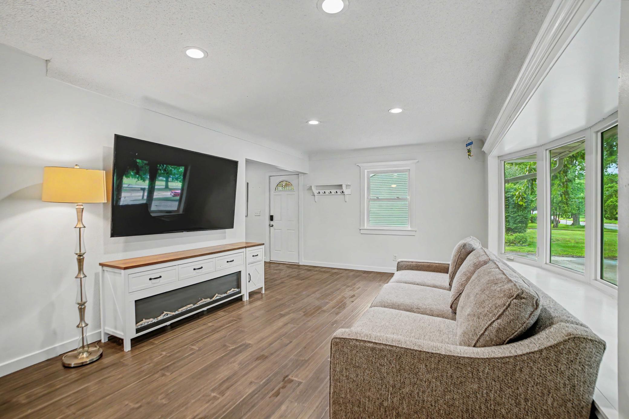3674 McKnight Road North White Bear Lake, MN 55110 - Photo 2 of 41