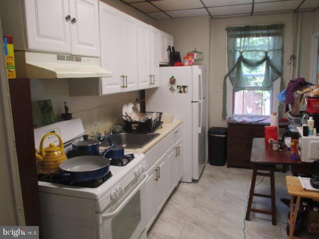957 Springfield Road Darby, PA 19023 - Photo 20 of 42 a kitchen with a sink stove and cabinets