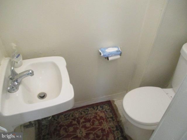 957 Springfield Road Darby, PA 19023 - Photo 22 of 42 a bathroom with a toilet and a sink