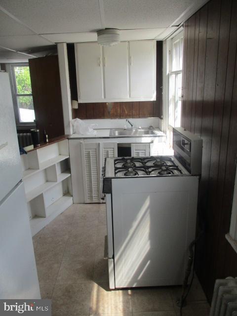 957 Springfield Road Darby, PA 19023 - Photo 41 of 42 a kitchen with granite countertop a stove and a refrigerator