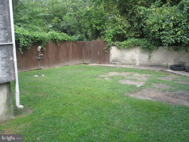 957 Springfield Road Darby, PA 19023 - Photo 5 of 42 a backyard of a house with lots of green space
