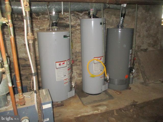 957 Springfield Road Darby, PA 19023 - Photo 7 of 42