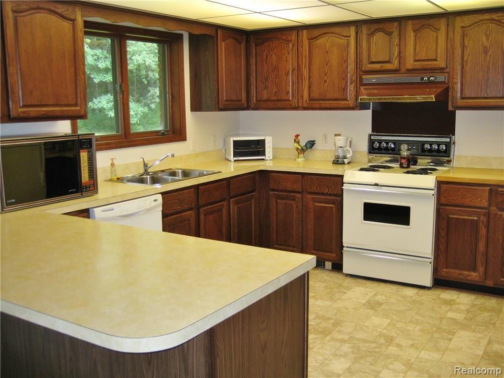 3783 Brighton Road Howell, MI 48843 - Photo 11 of 28