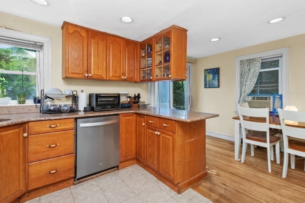 44 Barbara Road Newton, MA 02465 - Photo 3 of 34