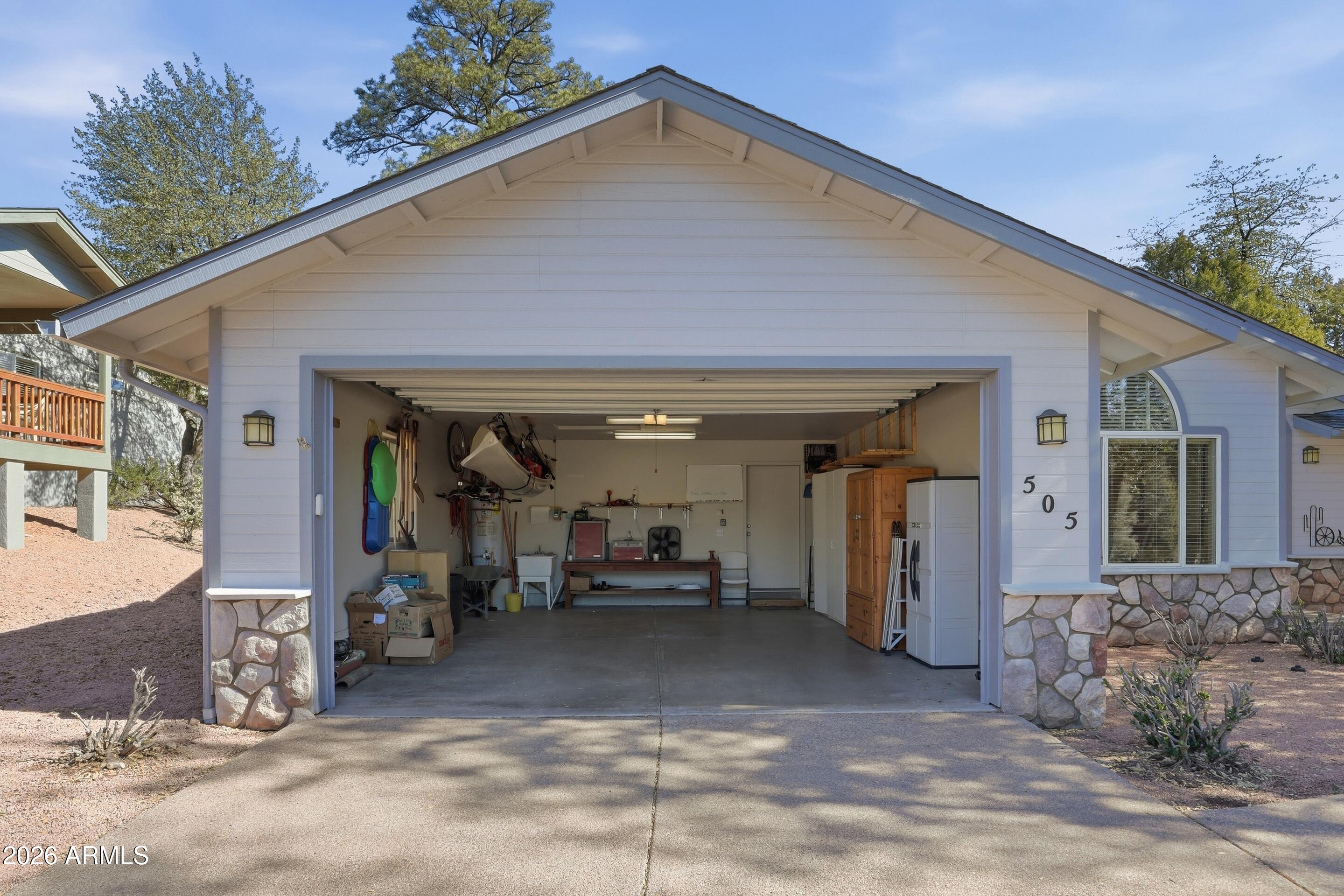 505 North Wood Hill Road Payson, AZ 85541 - Photo 20 of 26 a view of a house with a patio
