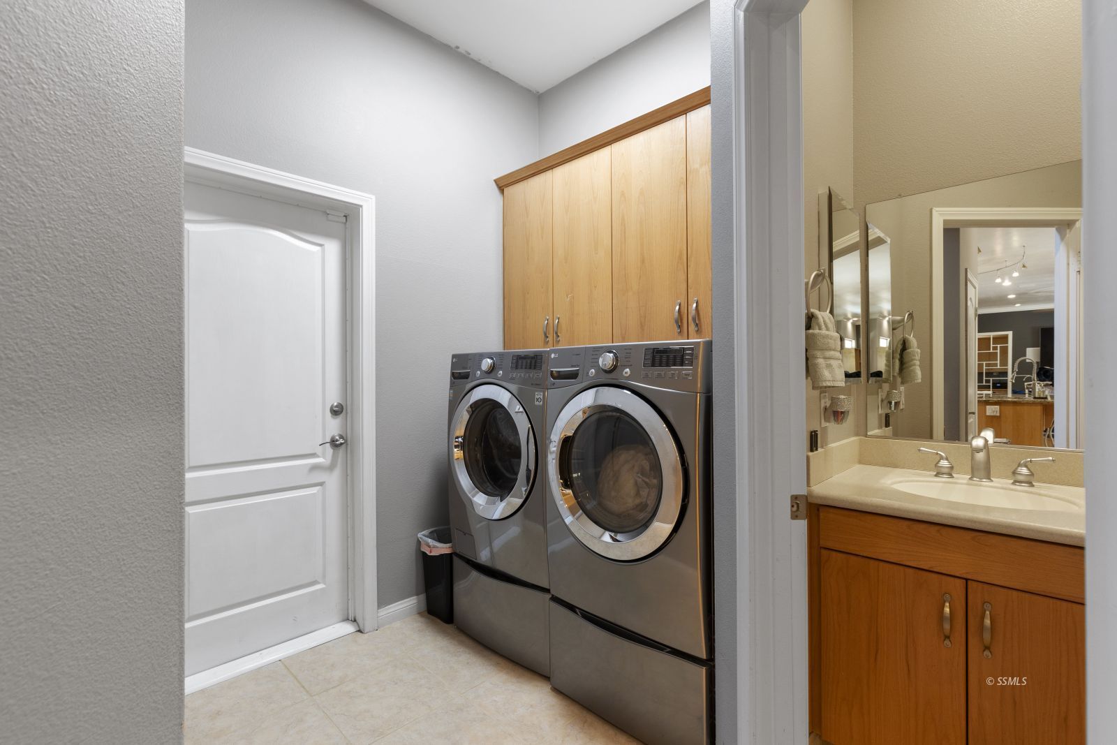 107 Brianna Street Ridgecrest, CA 93555 - Photo 23 of 50 a utility room with sink dryer and washer