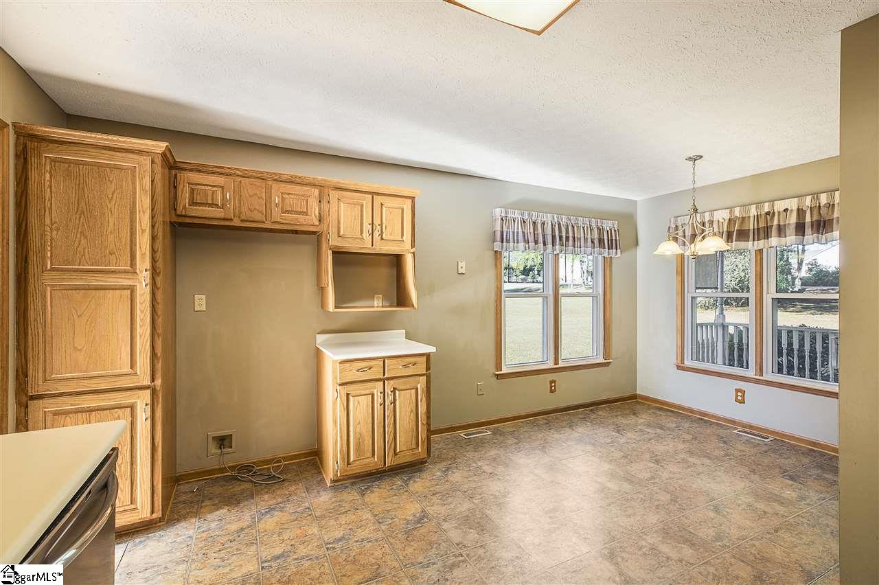 512 Meadow Ridge Road Easley, SC 29642 - Photo 11 of 20 Gallery Image 11