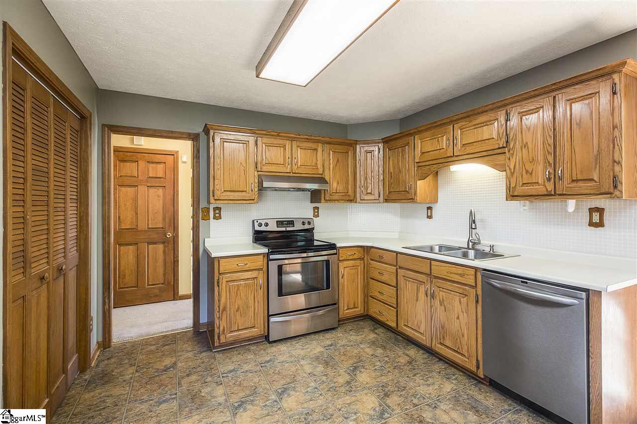 512 Meadow Ridge Road Easley, SC 29642 - Photo 12 of 20 Gallery Image 12