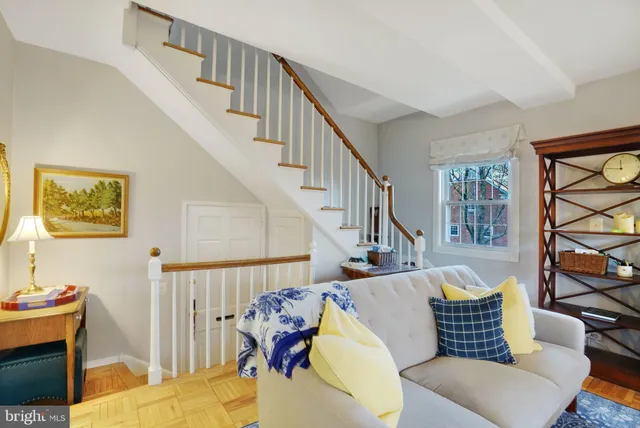 a view of entryway and hall