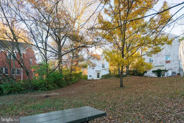 $2,695 | 1629 Fitzgerald Lane, Alexandria, VA 22302