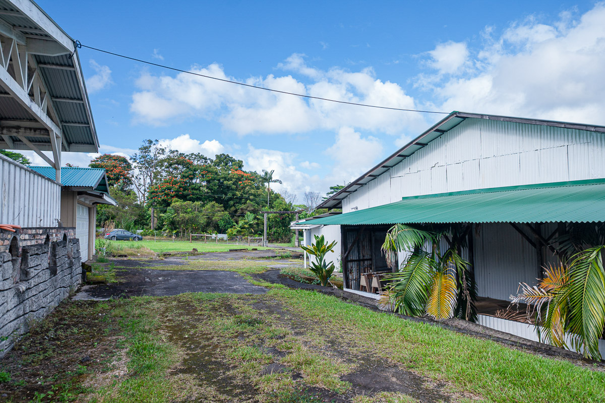 681 Lot 2-b Hoaka Road Hilo, HI 96720 - Photo 10 of 30 a view of a porch in front of house