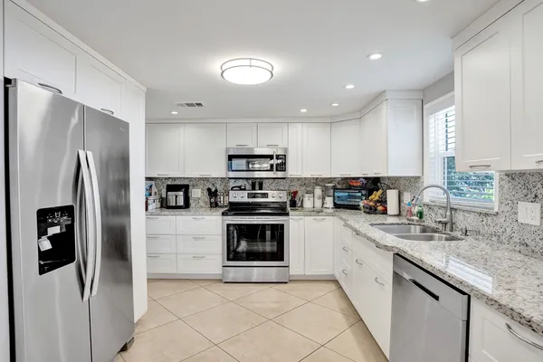 $250,000 | 120 Northwest 53rd Place, Pompano Beach, FL 33064