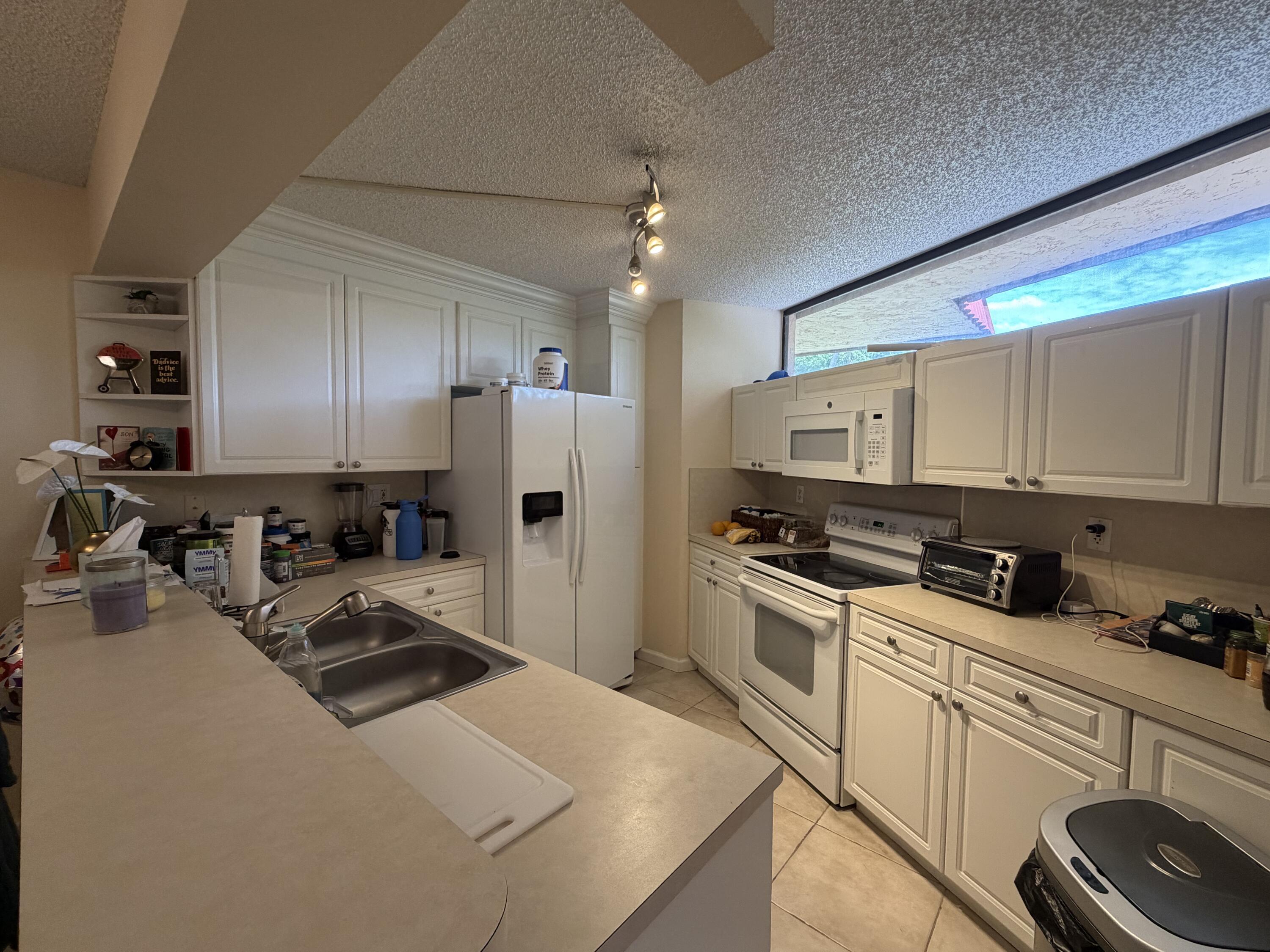 8273 Severn Drive, Unit D Boca Raton, FL 33433 - Photo 5 of 23 IMG_2339