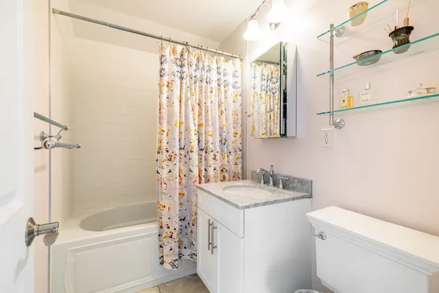 $735,000 | 186 Wayne Street, Unit 419D, Jersey City, NJ 07302