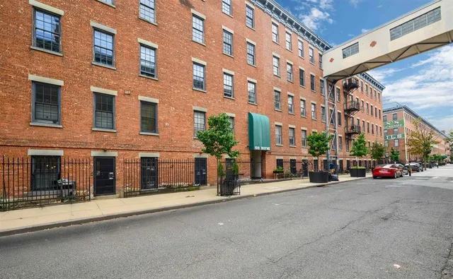 $735,000 | 186 Wayne Street, Unit 419D, Jersey City, NJ 07302