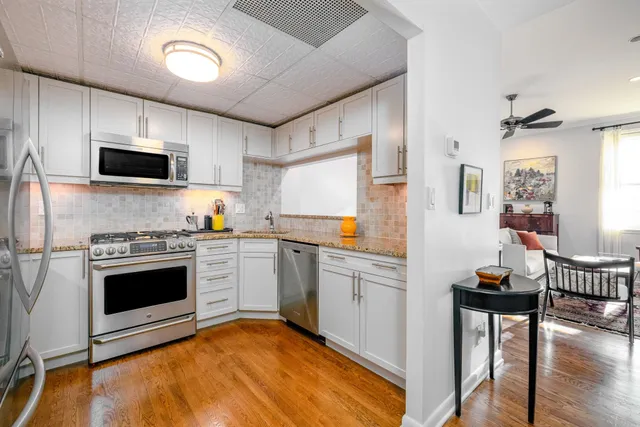 $735,000 | 186 Wayne Street, Unit 419D, Jersey City, NJ 07302
