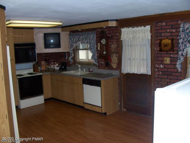 5330 Minks Pond Road Bushkill, PA 18324 - Photo 9 of 21 Kitchen