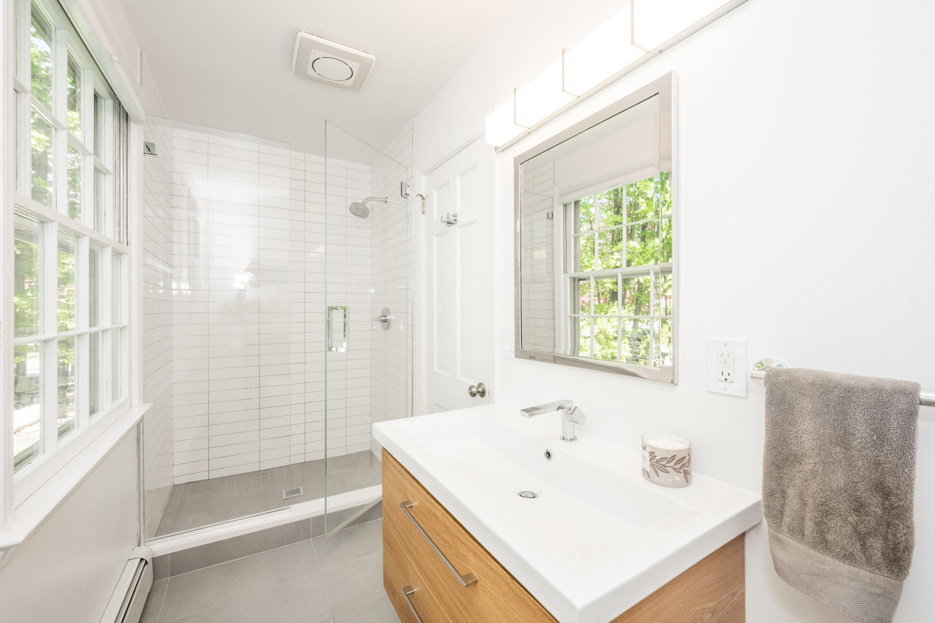 35 Miles Road Darien, CT 06820 - Photo 15 of 29 a bathroom with a sink and a bathtub