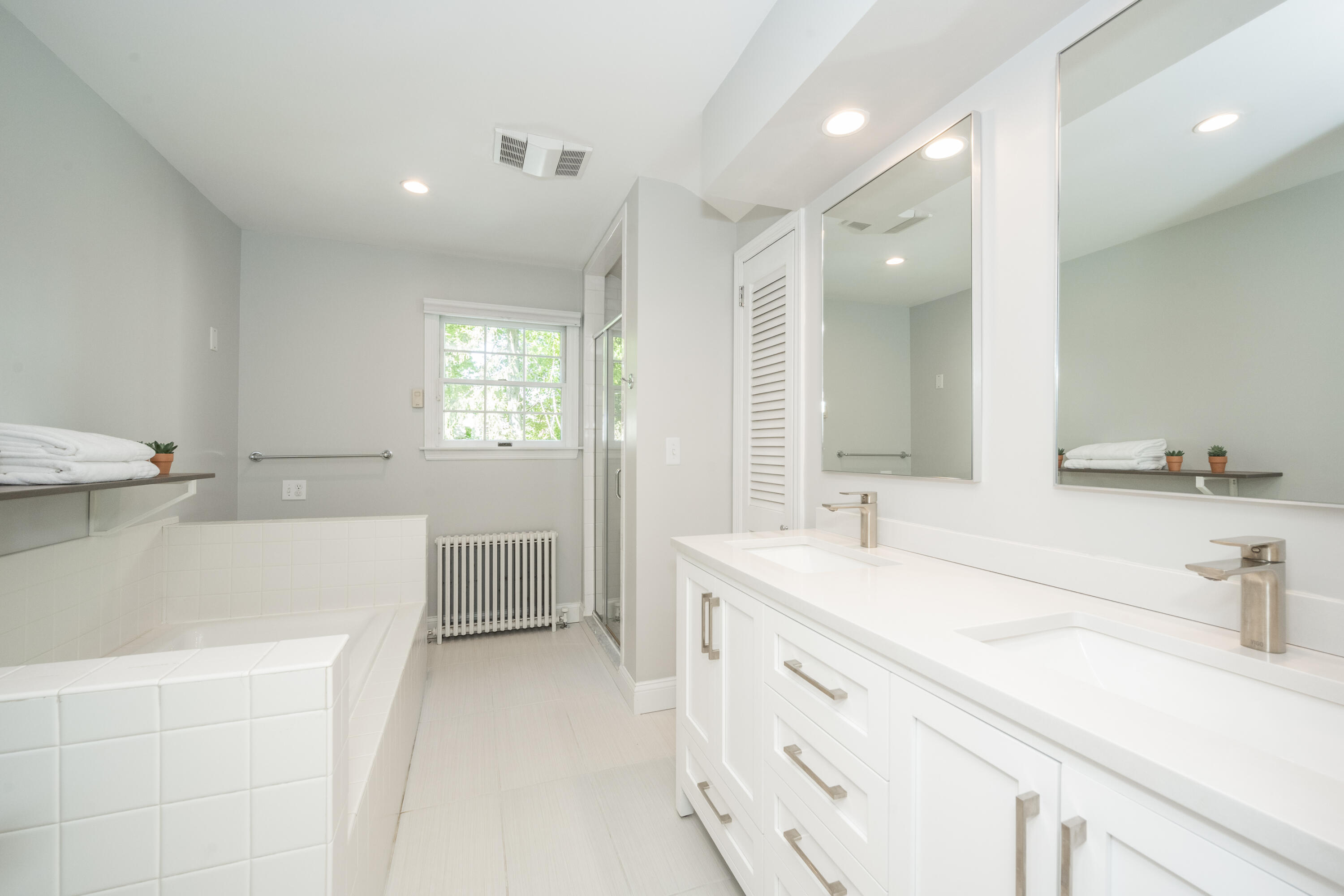 35 Miles Road Darien, CT 06820 - Photo 22 of 29 a spacious bathroom with a sink a mirror a vanity and bathtub