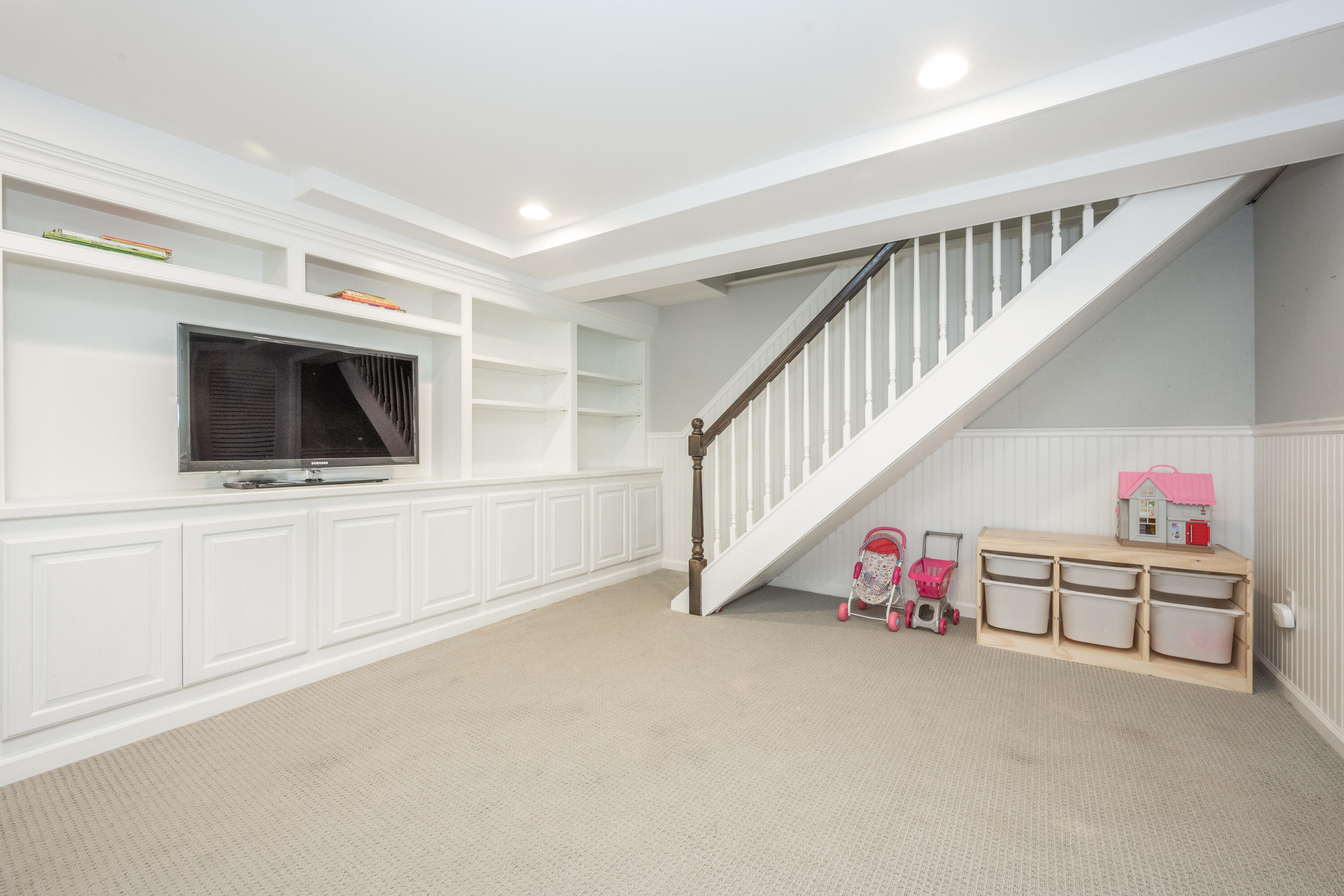 35 Miles Road Darien, CT 06820 - Photo 25 of 29 a view of an empty room with toys