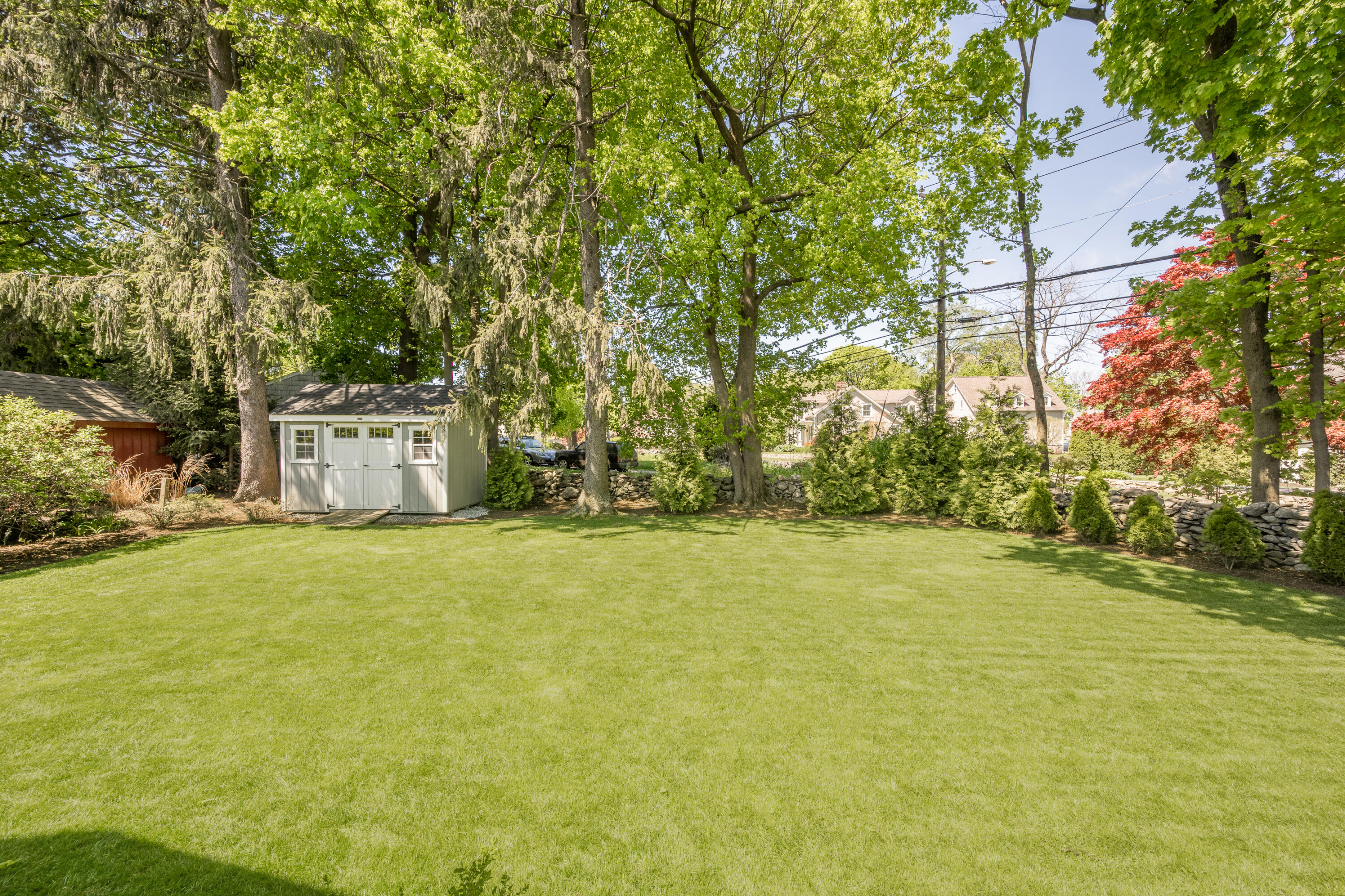 35 Miles Road Darien, CT 06820 - Photo 29 of 29 a backyard of a house