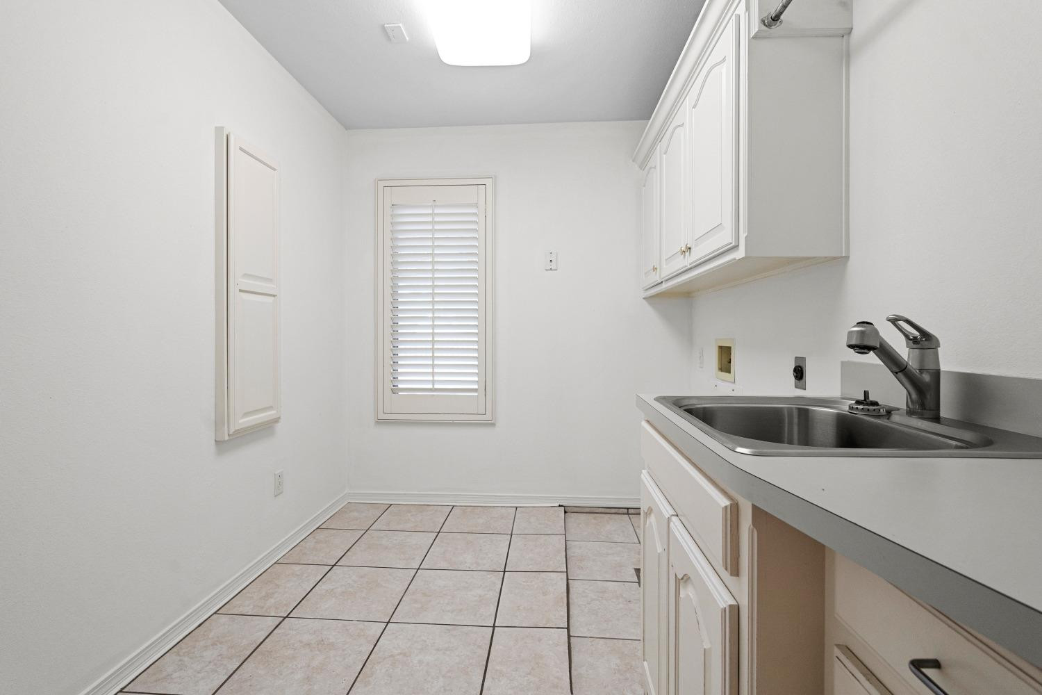 3409 Canyon Road Lubbock, TX 79403 - Photo 30 of 35 Laundry Room