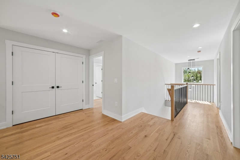 136 Irwin Street Springfield, NJ 07081 - Photo 19 of 38