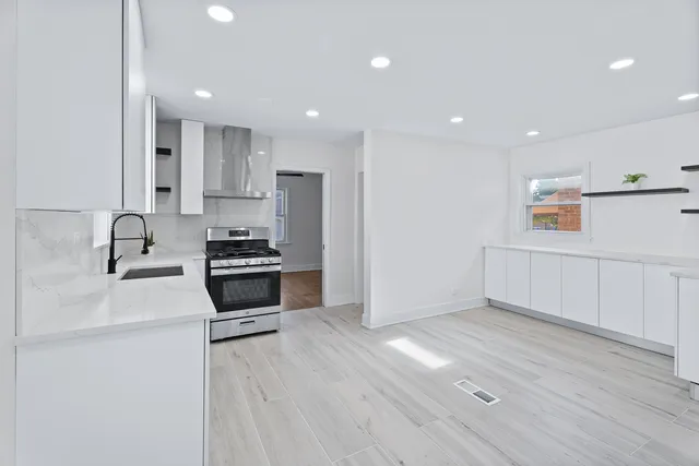 $375,000 | 5253 South Mobile Avenue, Chicago, IL 60638