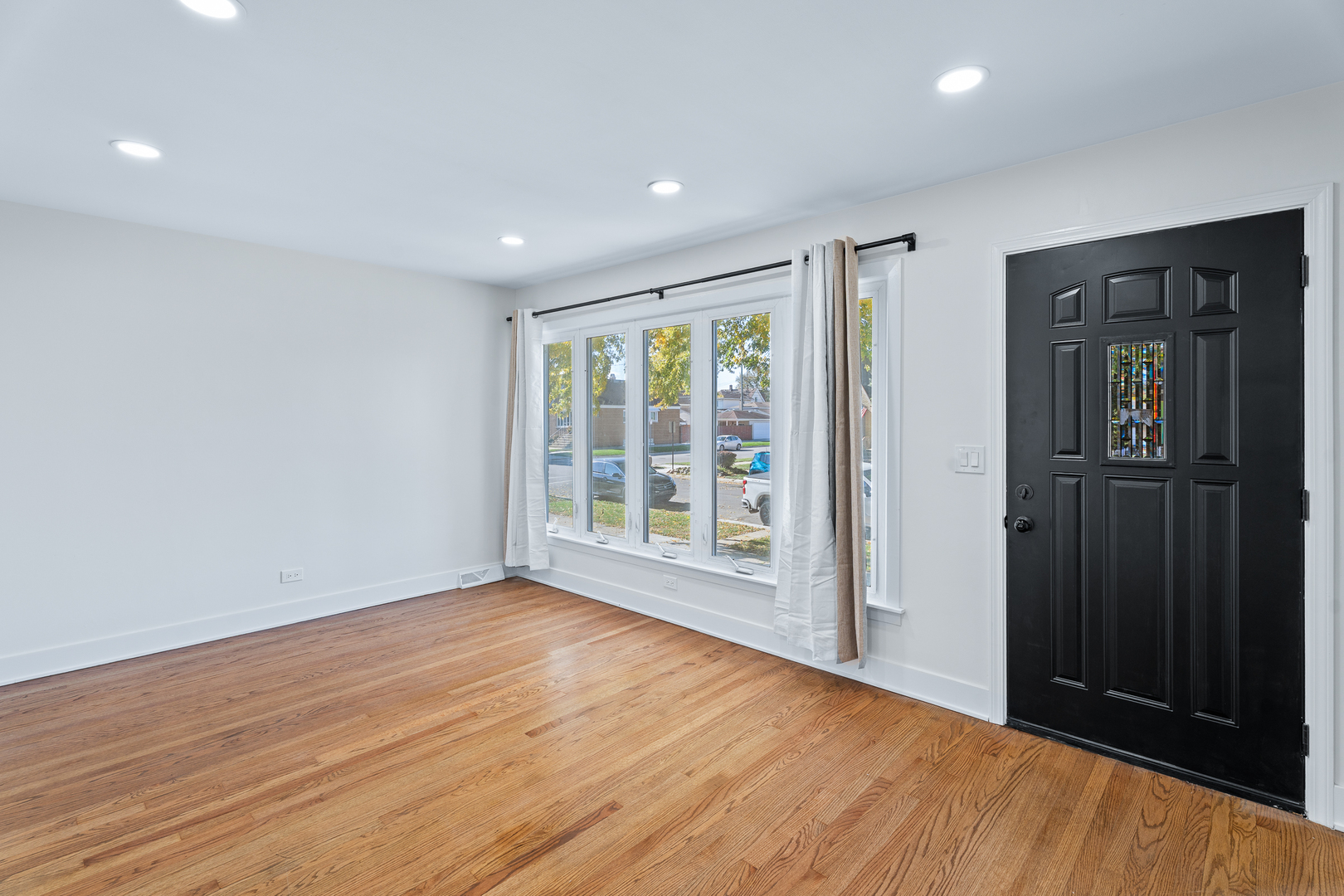 5253 South Mobile Avenue Chicago, IL 60638 - Photo 5 of 21