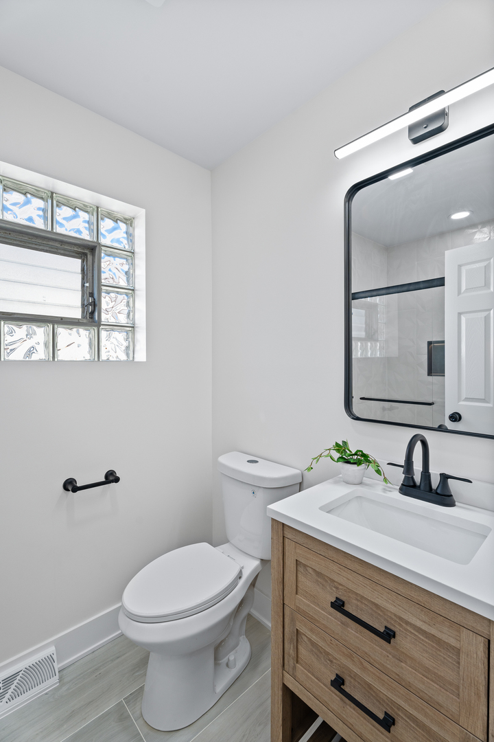 5253 South Mobile Avenue Chicago, IL 60638 - Photo 7 of 21