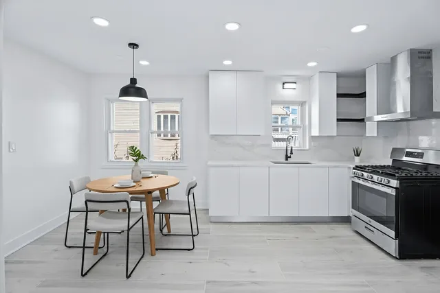 $375,000 | 5253 South Mobile Avenue, Chicago, IL 60638