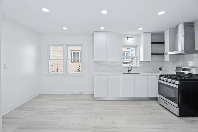 $375,000 | 5253 South Mobile Avenue, Chicago, IL 60638